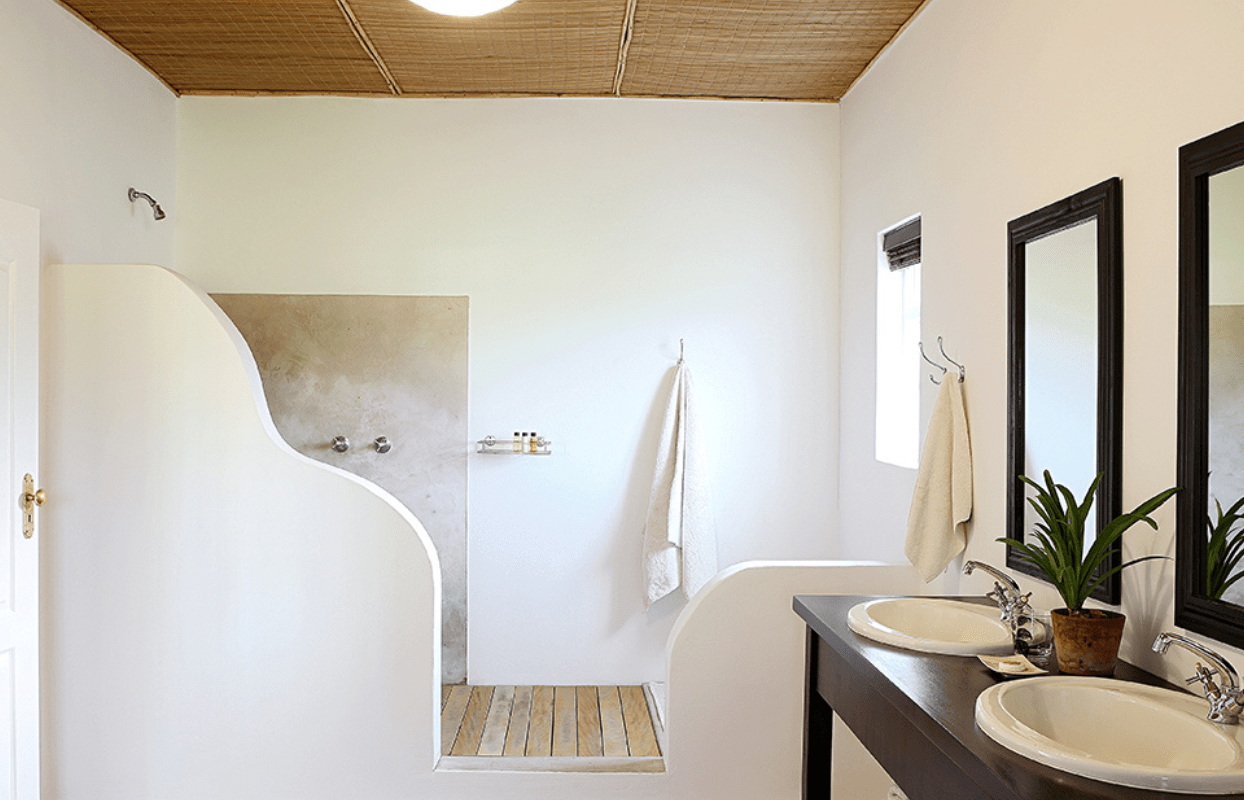 S007 - IT1 - Elephant House Accommodation Bathroom Sustainable Safaris Africa - Journeys - Budget Eastern Cape Safari - Elephant House Accommodation Bathroom