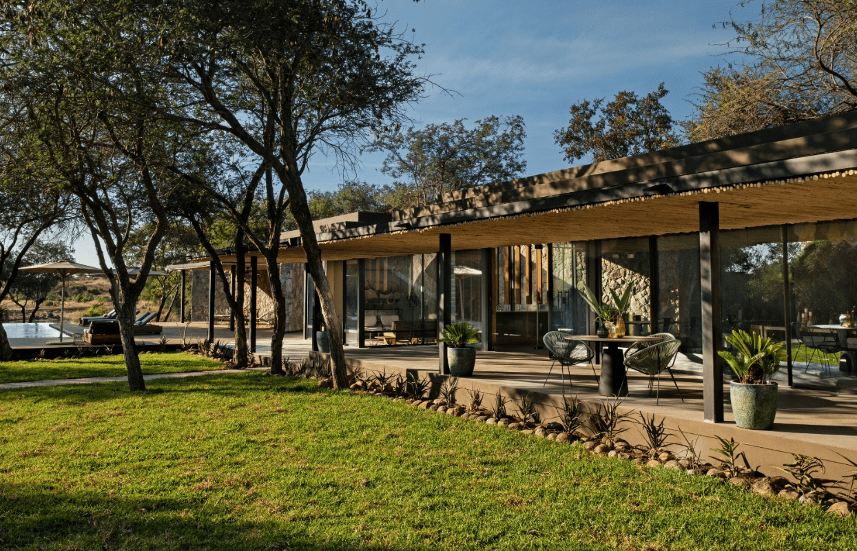S002-IT2 - Safari Lodge and Lawn Sustainable Safaris Africa - Journeys - Luxury Kruger Safari - Safari Lodge and Lawn