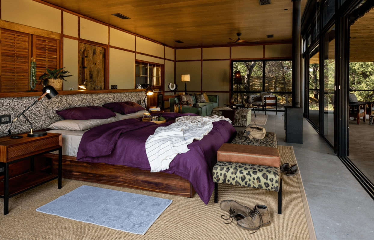 S002-IT2 - Luxury Bedroom Suite and Purple Blanket Sustainable Safaris Africa - Journeys - Luxury Kruger Safari - Luxury Bedroom Suite and Purple Blanket
