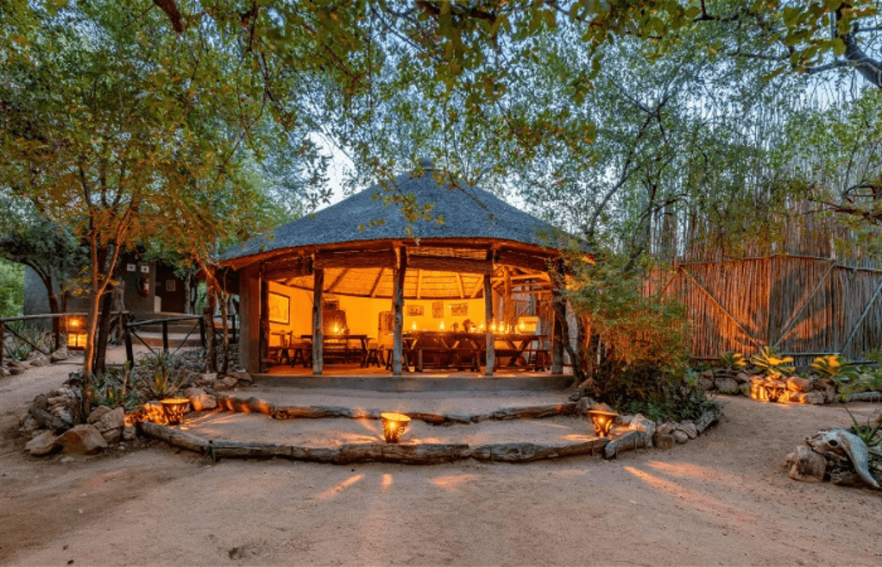 S003-IT1 - Thatch Roof Safari Hut and Lanterns Lighting the Stairs Sustainable Safaris Africa - Journeys - Family Friendly Kruger Safari - Thatch Roof Safari Hut and Lanterns Lighting the Stairs