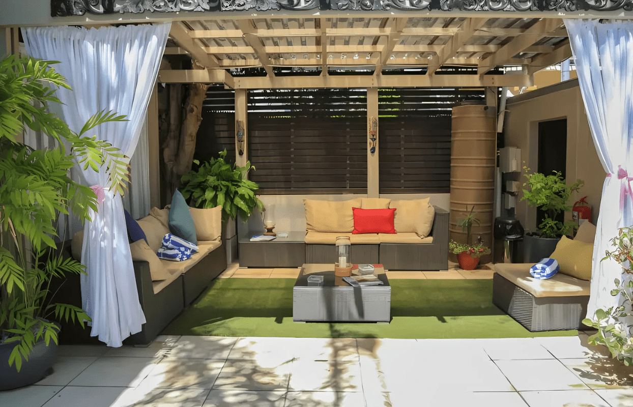 S004 - IT1 - Outside Entertainment Area Sustainable Safaris Africa - Journeys - African Glamping Safari - Outside Entertainment Area